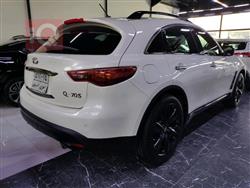 Infiniti QX70